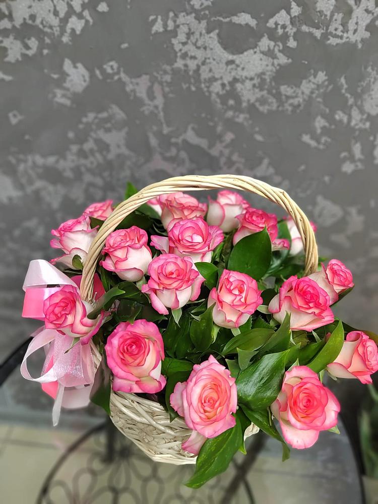 Цветочная композиция из Розы в корзине в Правокубанском