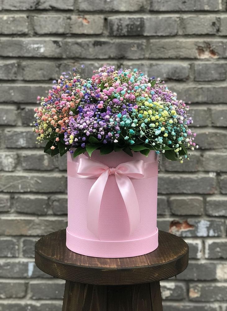 Цветочная композиция из Гипсофила и Розы в шляпной коробке в Правокубанском