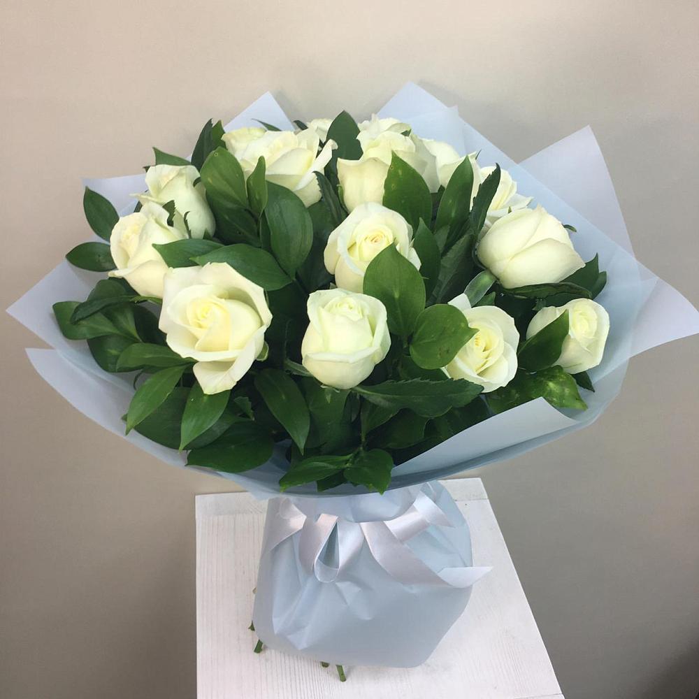 Букет 15 Белых роз Проуд в Правокубанском