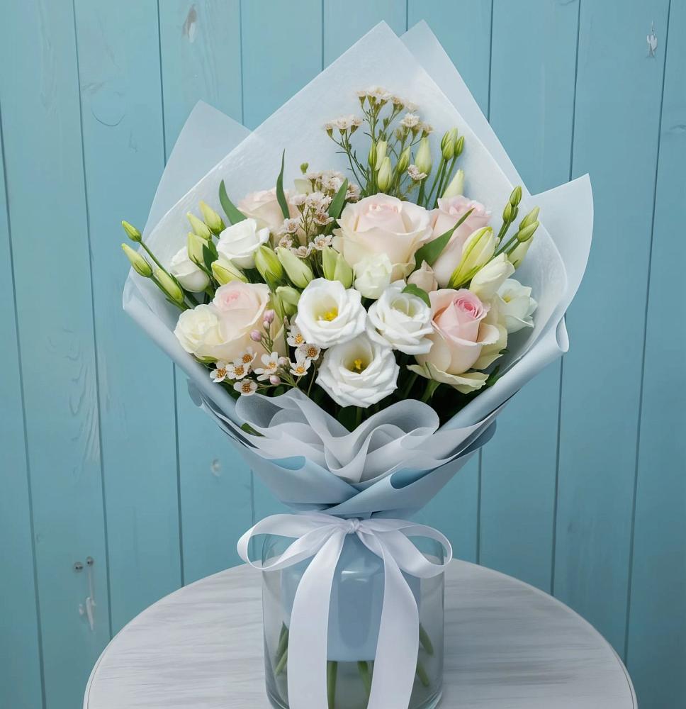 Букет цветов из: Розы и Лизиантусы в Правокубанском