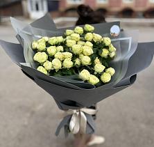 Букет Белые кустовые розы Солинеро в Правокубанском