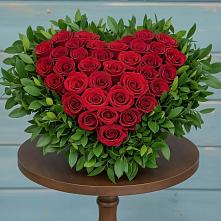 Цветочная композиция из Розы в виде сердца в Правокубанском