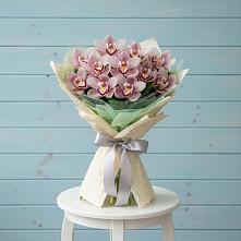Букет цветов из:  Орхидеи и Розы в Правокубанском