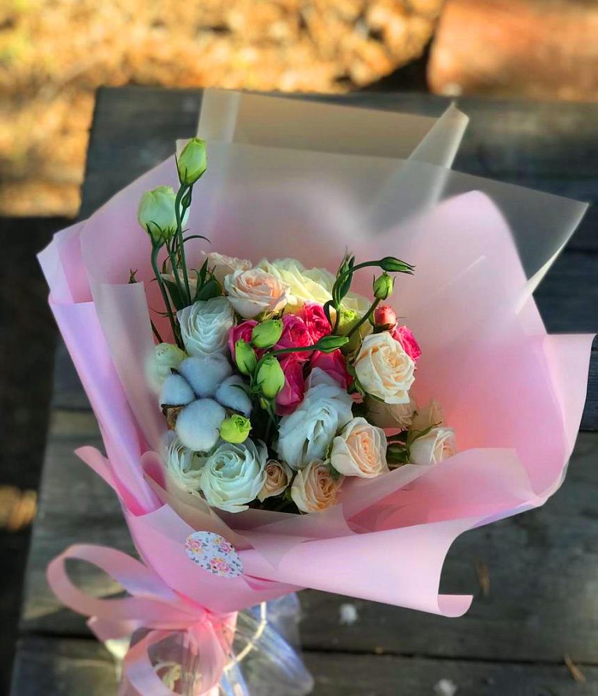 Букет цветов из: Розы и Лизиантусы в Правокубанском