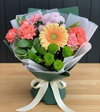 Букет цветов из:  Гвоздики, Розы, Герберы и Хризантемы #REPLACE_PRED# Правокубанском