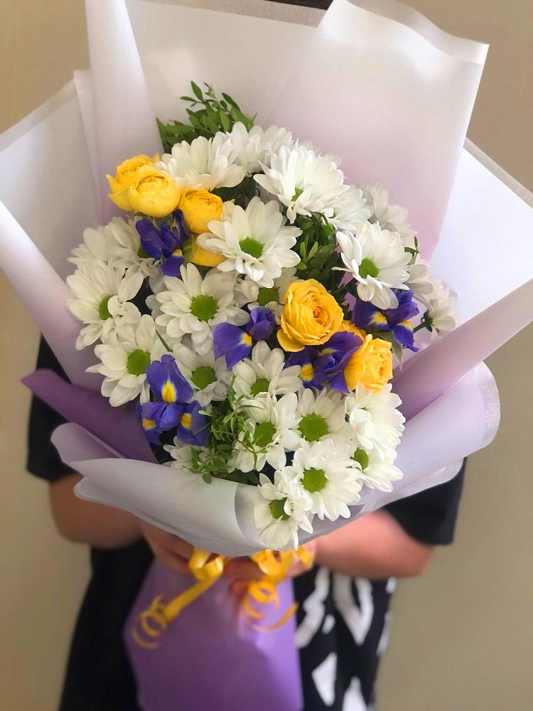 Букет цветов из: Ирисы, Хризантемы и Розы в Правокубанском