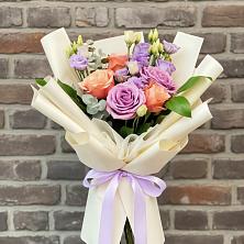 Букет цветов из:  Лизиантусы и Розы в Правокубанском