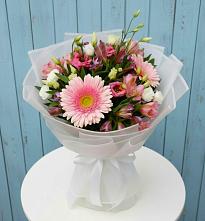 Букет цветов из:  Герберы, Альстромерии и Лизиантусы в Правокубанском