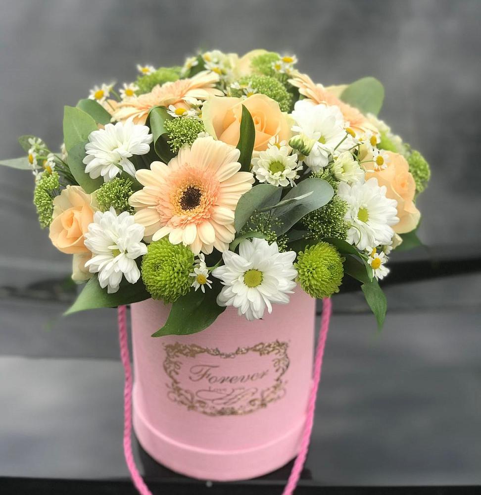 Цветочная композиция из Розы, Герберы и Хризантемы в шляпной коробке в Правокубанском